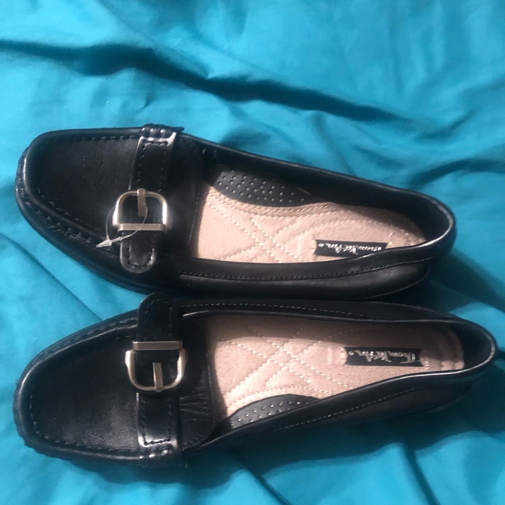Women’s Size 6W Black Thom McAn Flat Casual Shoe (NEW)